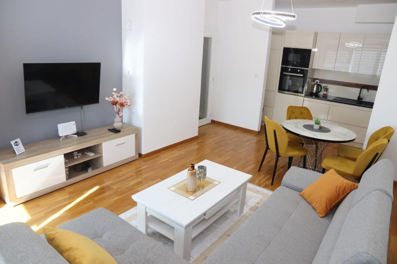 Apartment Cecovic - Mellain توزلا المظهر الخارجي الصورة